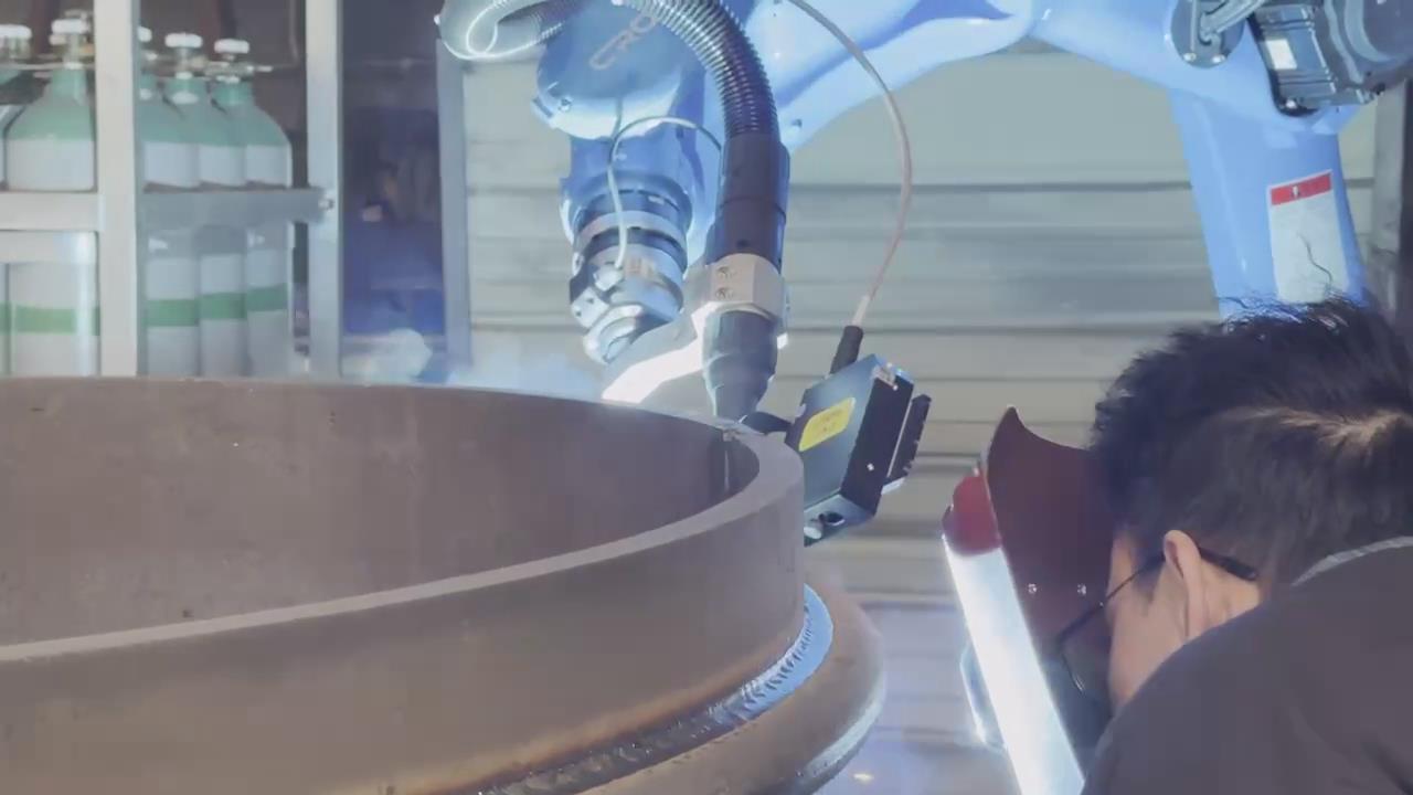 创想智控激光焊缝跟踪传感器在海底抽淤管道全自动焊接的应用