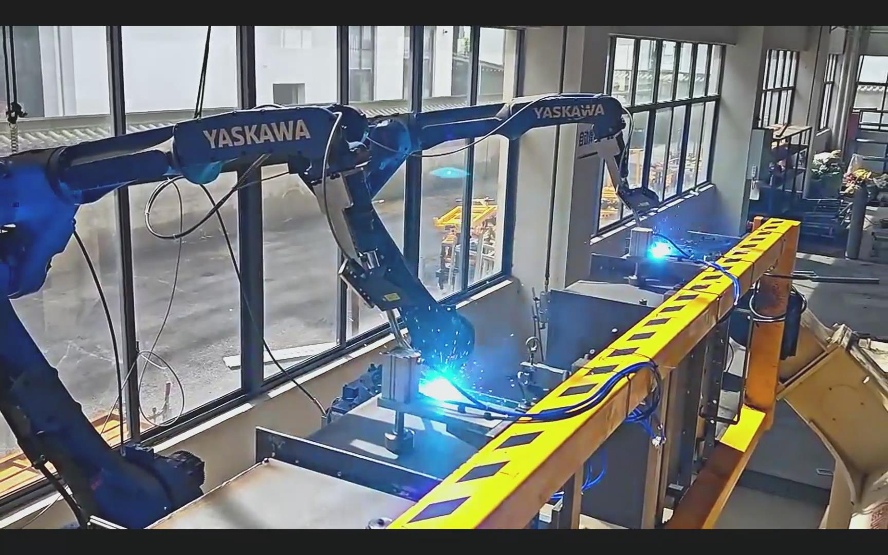 创想智控激光焊缝跟踪器在变压器油箱焊接中的应用——安川机器人双机协同解决方案