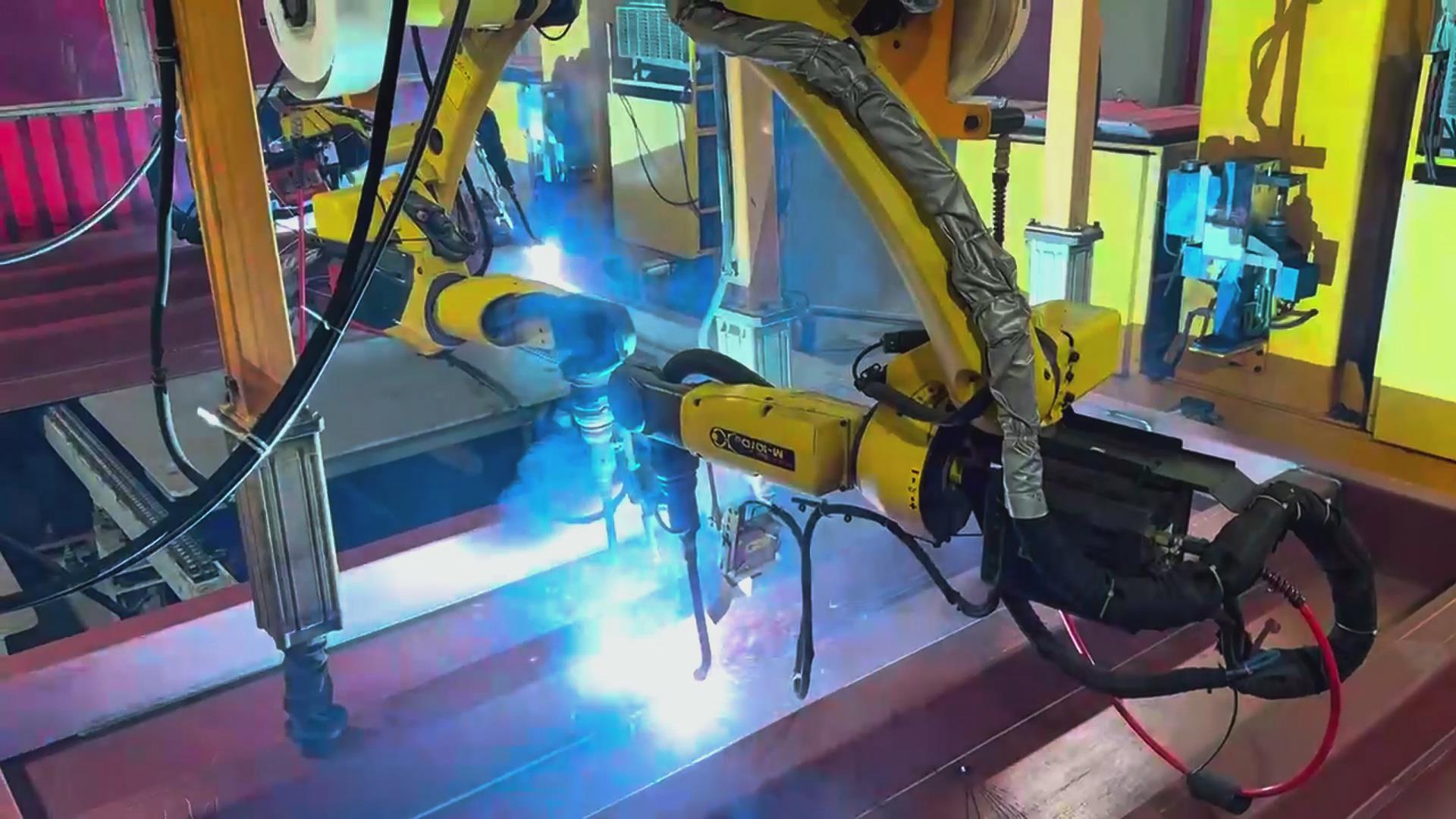 创想智控激光焊缝跟踪系统在发那科机器人焊接火车端墙中的应用